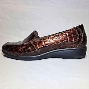 Clarks Collection May Poppy Slip-on Shoes Women's 7.5M Brown Alligator Pattern